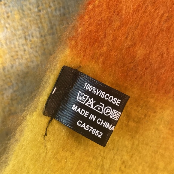 NWOT Tags Blanket Scarf - Picture 11 of 11